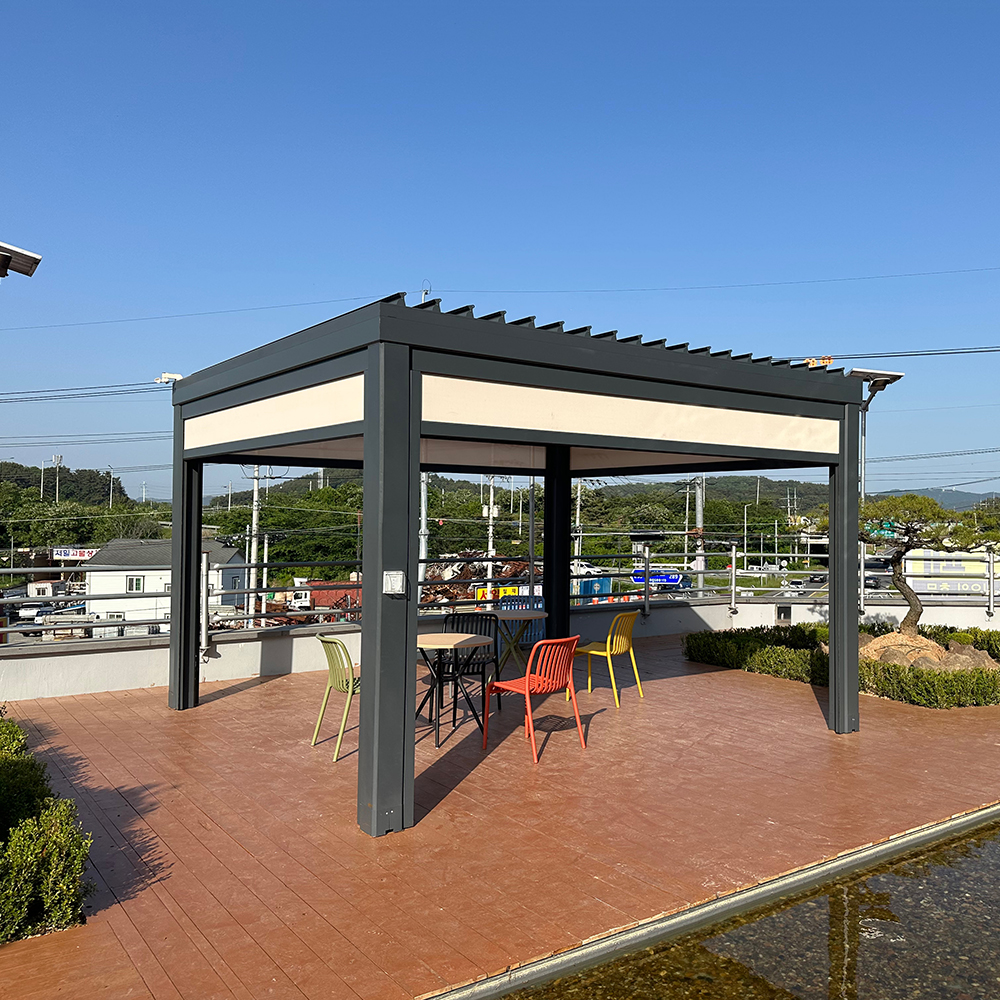 Aluminum pergola 